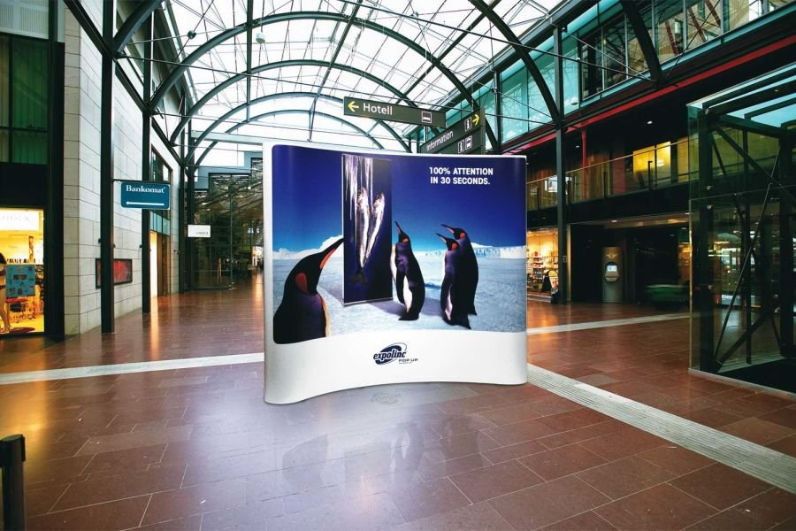 Мобильный стенд pop-up в торговом центре