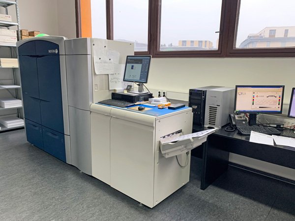 Цифровой печатный станок Xerox в цехе